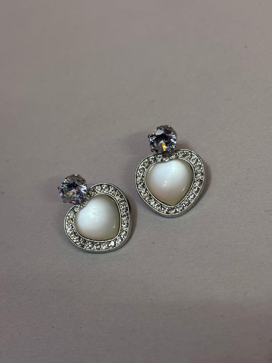 🤍 Glowing Heart Crystal Studs