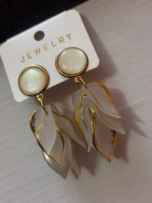 🌿 Frosted Petal Cascade Earrings