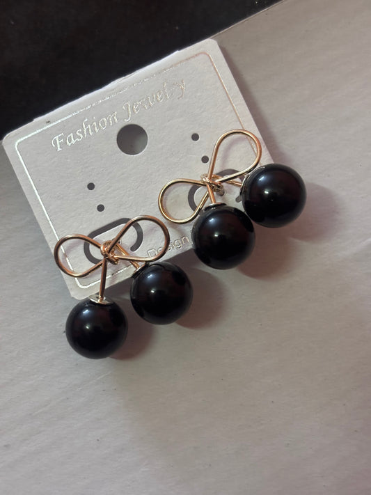 🖤 Classic Black Pearl Drop Earrings