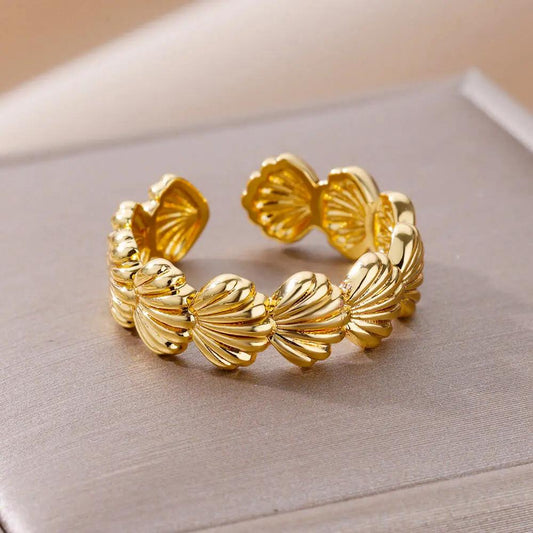 Shells in Sync Gold Ring