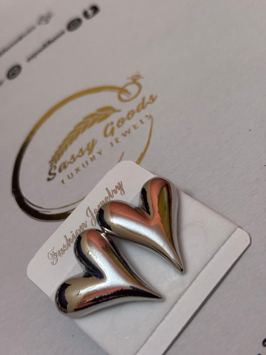 💖 Amora Bold Heart Studs