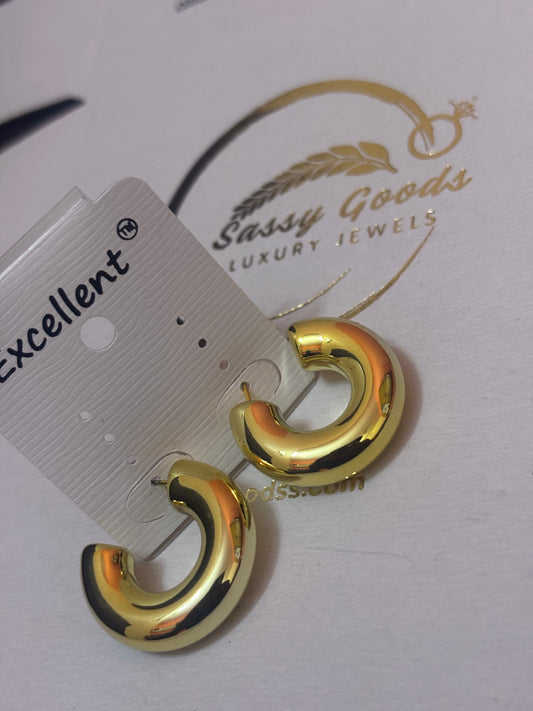✨ Sol Curve Hoops – Gold