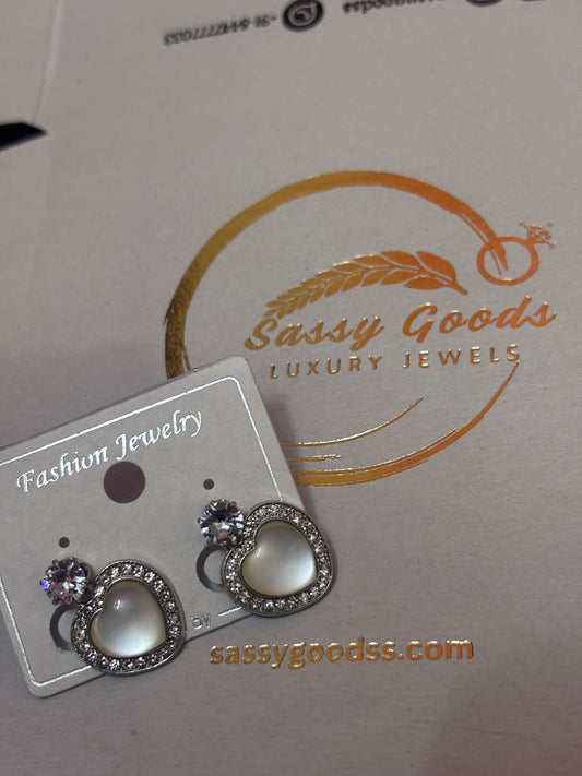 🤍 Glowing Heart Crystal Studs