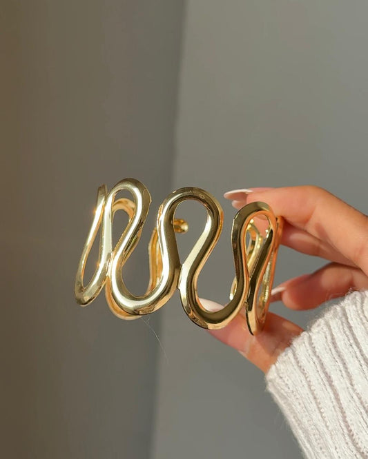 Swirl around Statement Handcuff