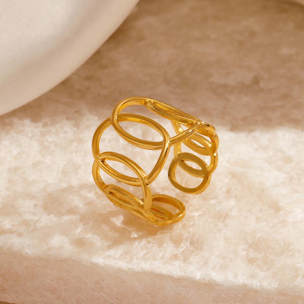 Interlooped Glow Gold Ring