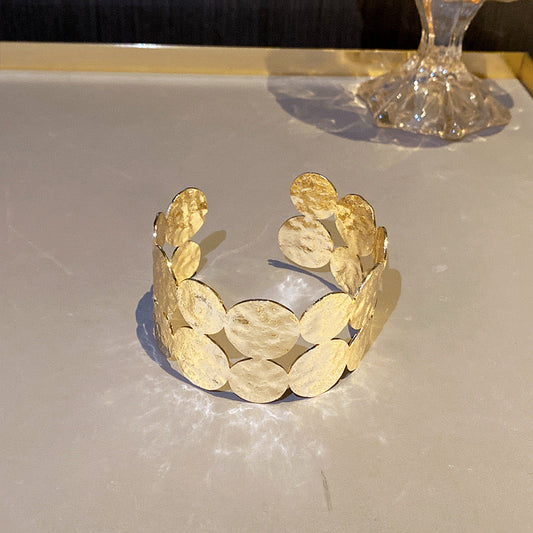 Chunky Cutout Handcuff