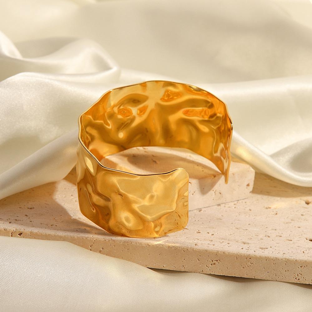 Hammered statement Handcuff